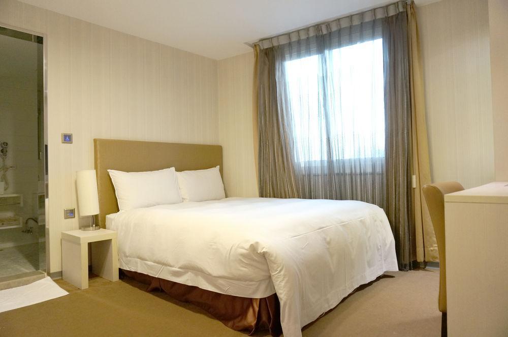 Hotel Leisure 台中輕行旅 Экстерьер фото